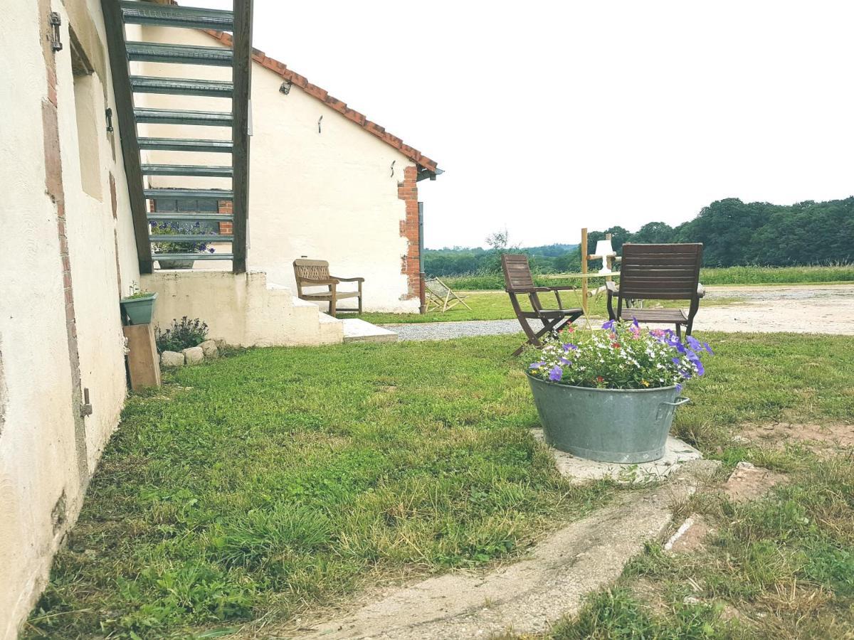 Bed and Breakfast Domaine Du Bois Chaumet Couzon Exterior foto