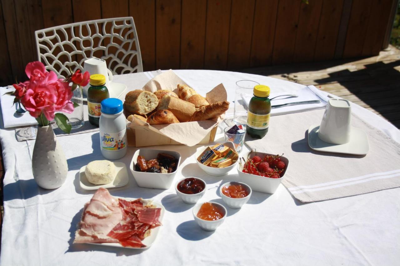 Bed and Breakfast Domaine Du Bois Chaumet Couzon Exterior foto